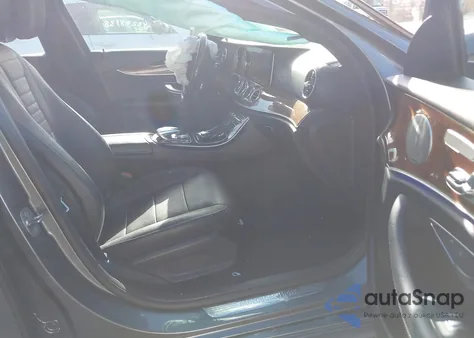 2017 Mercedes-Benz E 300 4Matic z USA, uszkodzony, nr VIN WDDZF4KB2HA037834